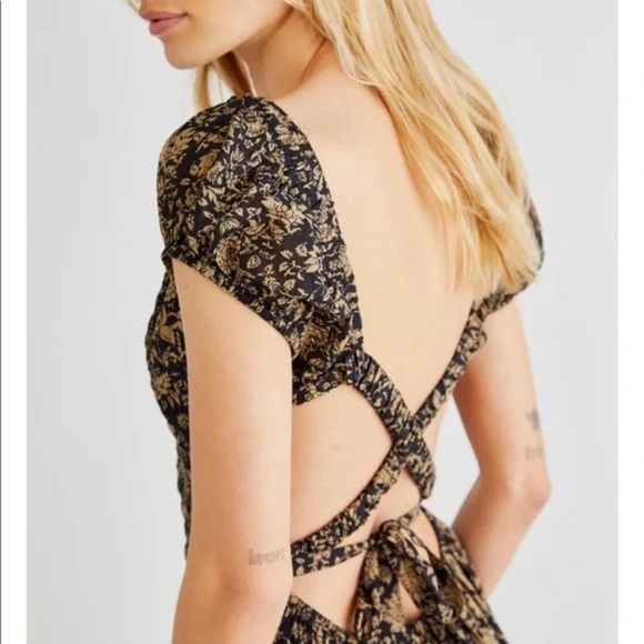 Elegant Black and Gold Women's Dress - Picture 2 of 14